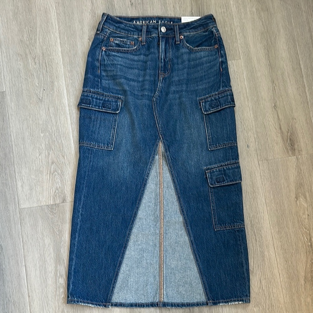 NWT American Eagle Outfitters Women's Blue Denim Cargo Skirt Size 0 - Picture 2 of 15